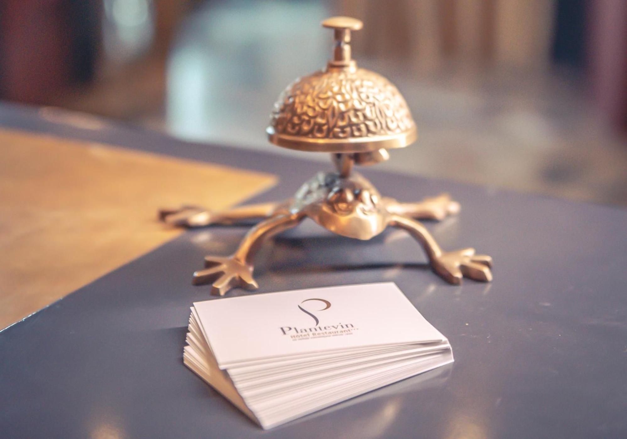 Logis Hotel Restaurant Le Plantevin Propiac ภายนอก รูปภาพ