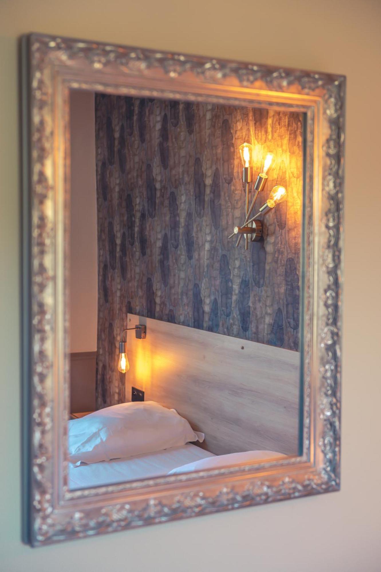 Logis Hotel Restaurant Le Plantevin Propiac ภายนอก รูปภาพ
