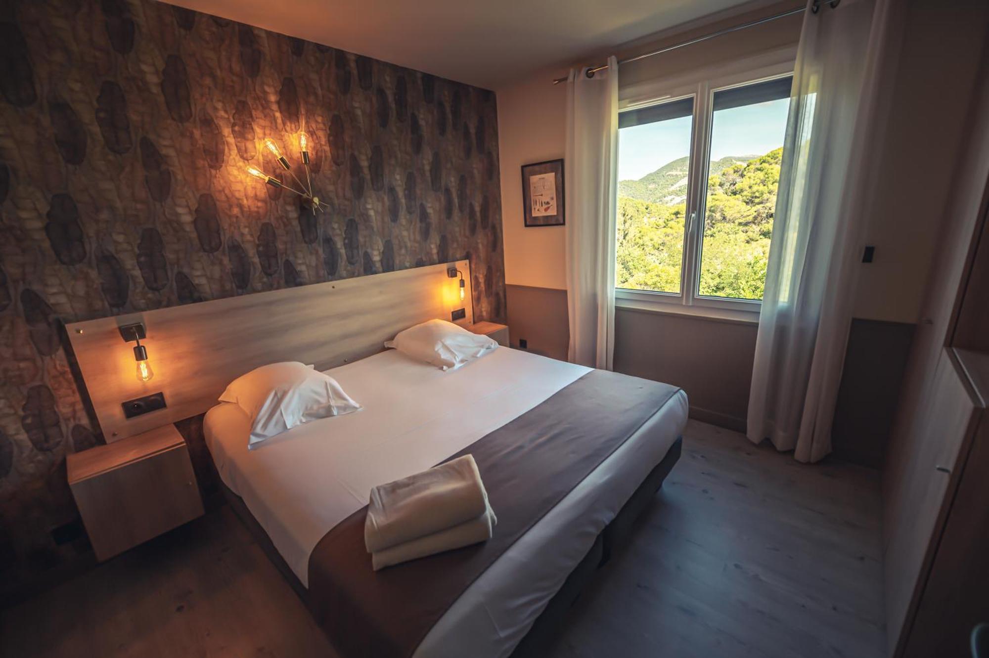 Logis Hotel Restaurant Le Plantevin Propiac ภายนอก รูปภาพ