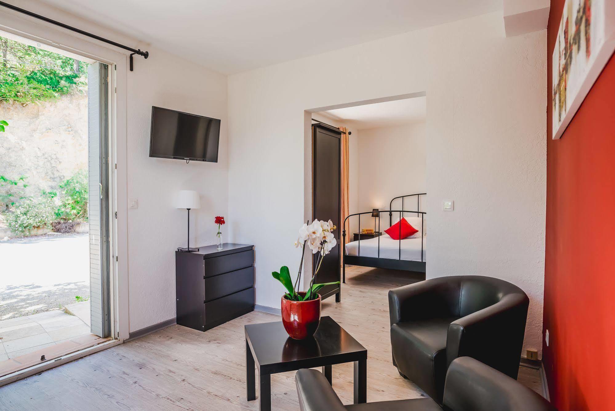 Logis Hotel Restaurant Le Plantevin Propiac ภายนอก รูปภาพ