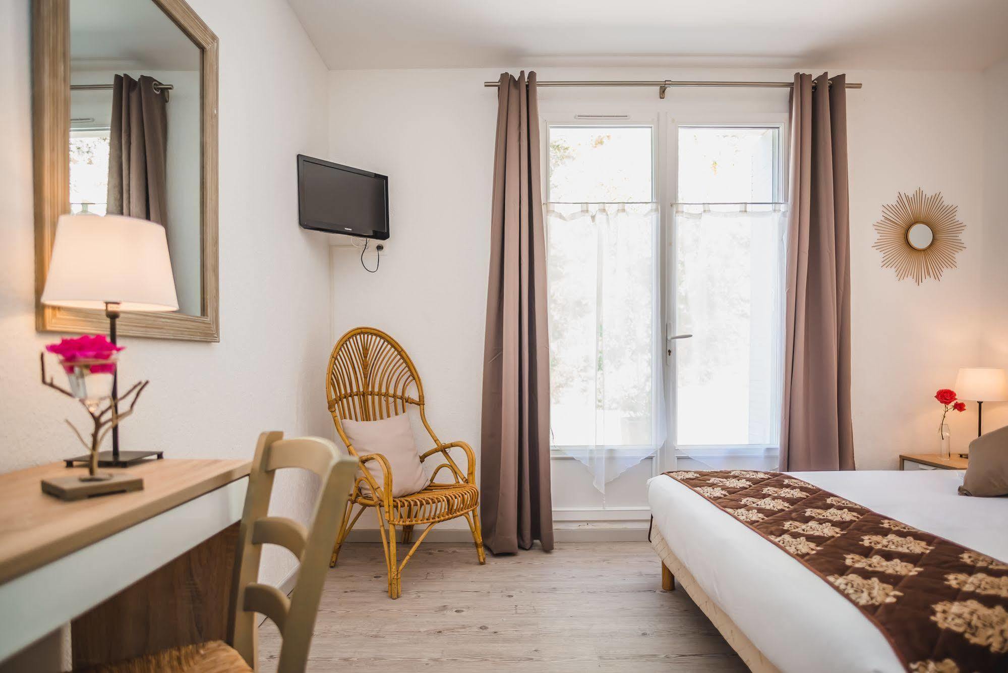 Logis Hotel Restaurant Le Plantevin Propiac ภายนอก รูปภาพ