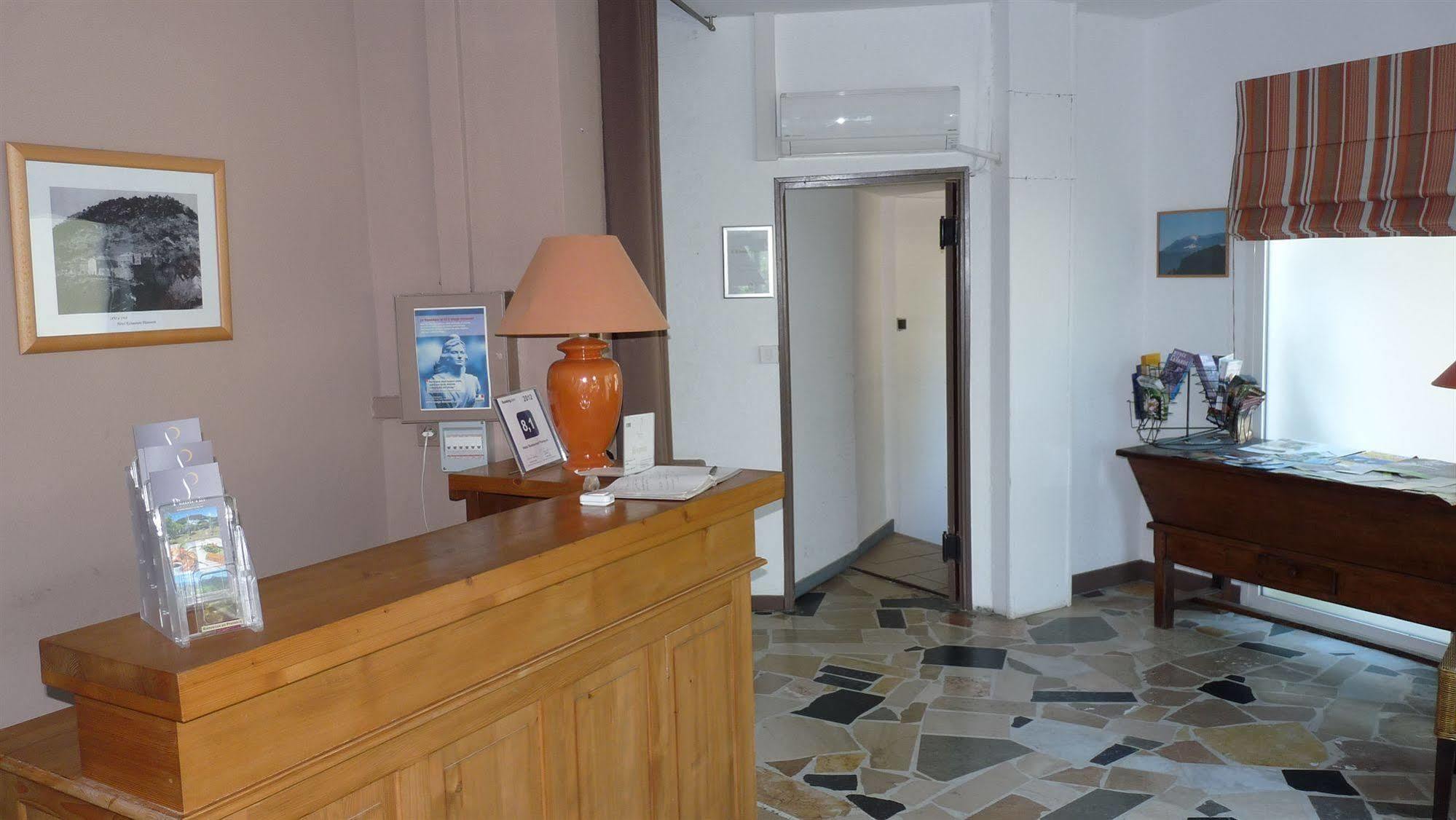 Logis Hotel Restaurant Le Plantevin Propiac ภายนอก รูปภาพ